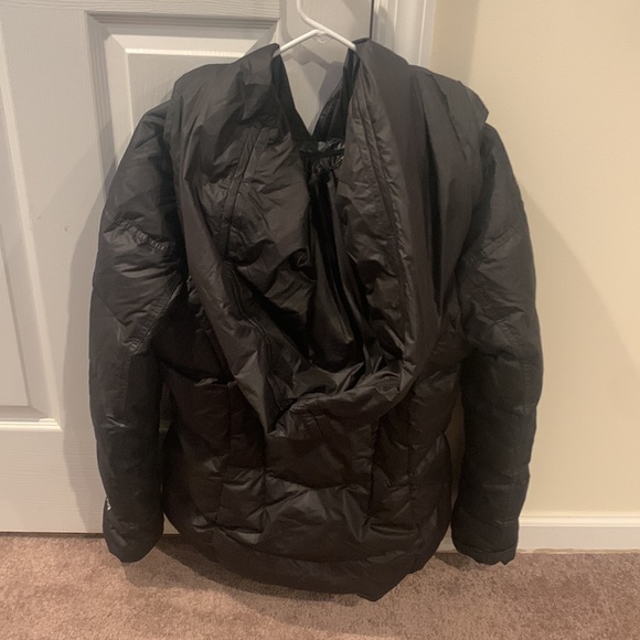The North Face LIKE NEW CONDITION puffer jacket - Picture 4 of 6